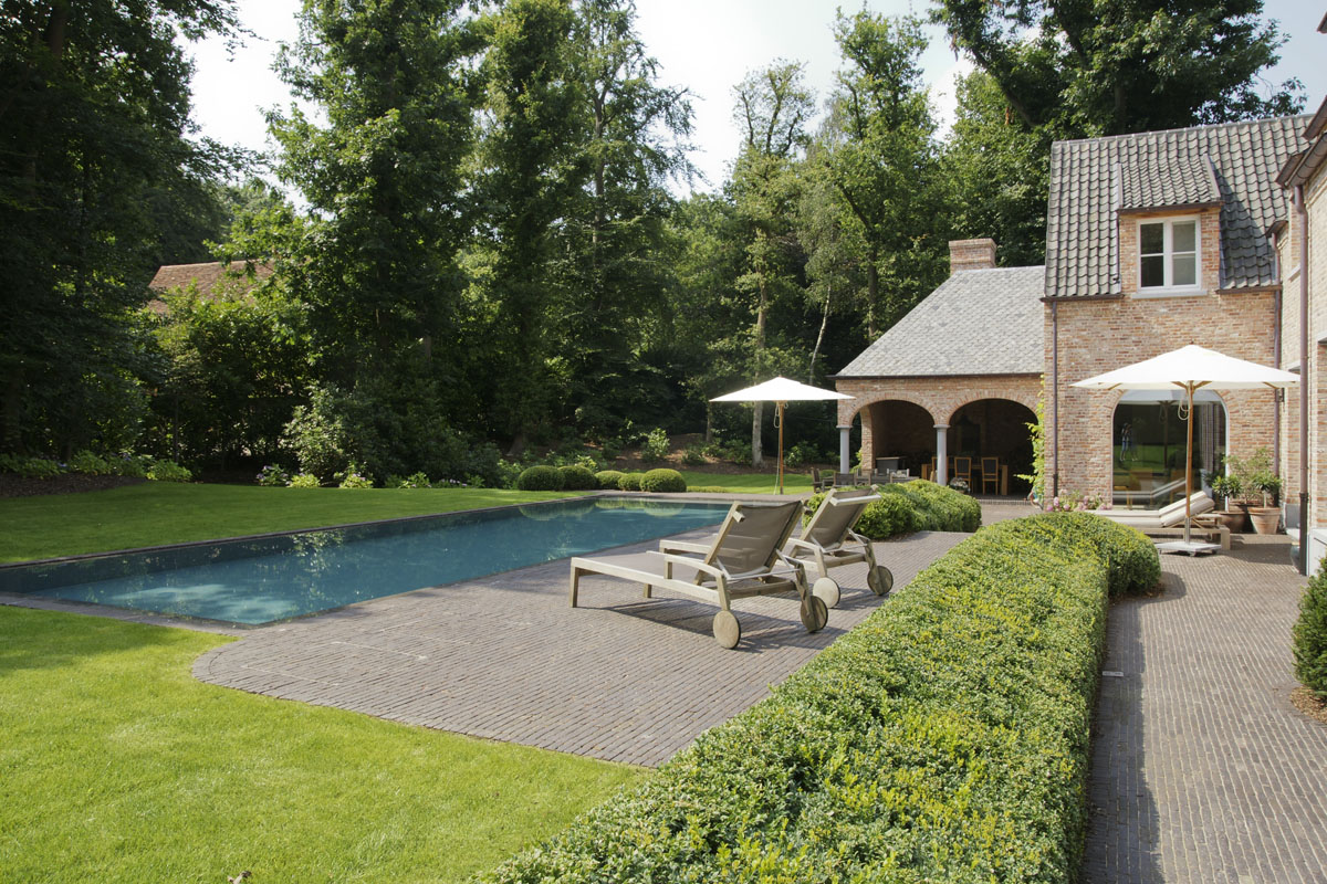 Tonpflasterklinker bilden den perfekten Übergang zwischen der Wohnung und der Natur