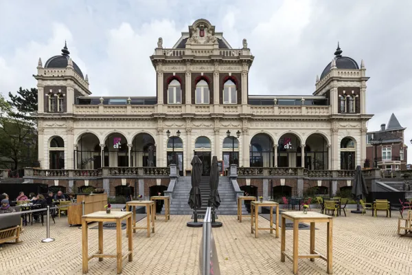 Die Aufwertung des historischen Vondelparkpavillons in Amsterdam