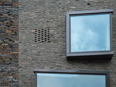 Der Hand-Made-Verblender Linea 7036 als Leinwand für charakteristische Erkerfenster
