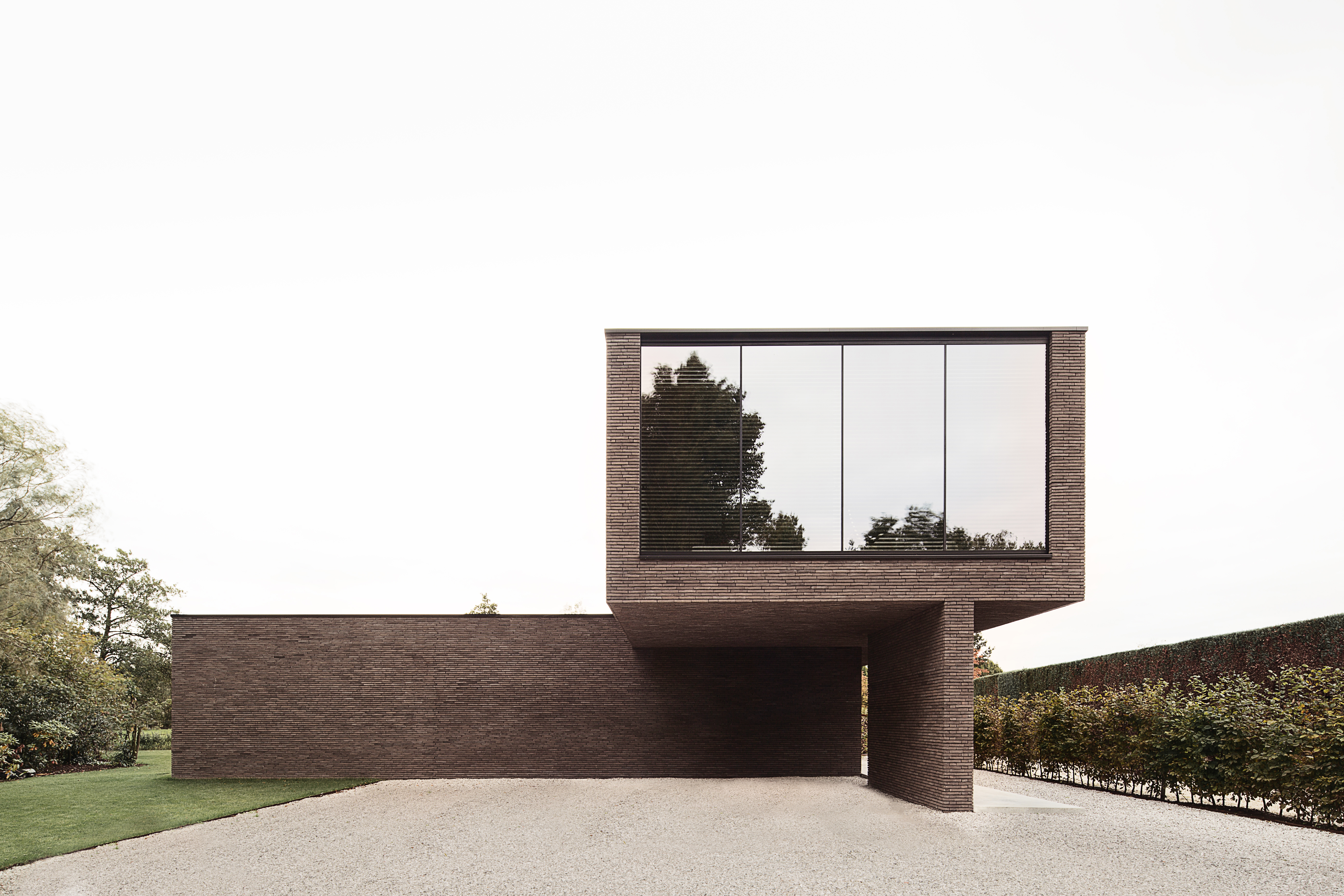 Schmaler Verblender Linea7 7022 im Einklang mit der Natur