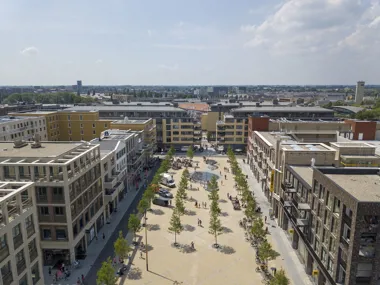 Brusselplein in Utrecht, ein lebhafter und dynamischer Platz im Herzen des Viertels Leidsche Rijn