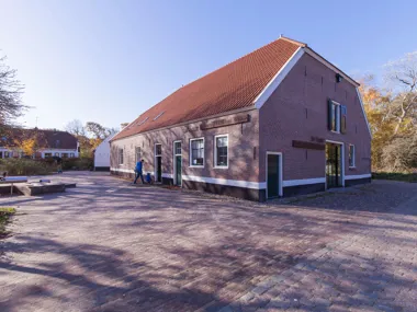 Mischung aus authentischen und nachhaltigen Tonpflasterklinkern verbinden die Dünenlandschaft Meijendel