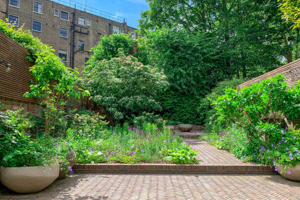 Impuls des Farb-, Duft- und Strukturwechsels: Pelham Crescent, London