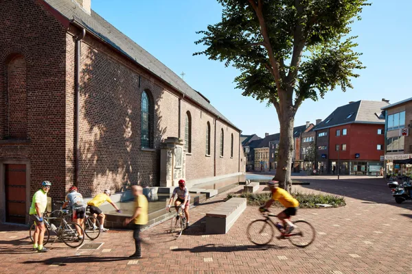 Teppich aus Tonpflasterklinkern belebt den Dorfkern von Brakel neu