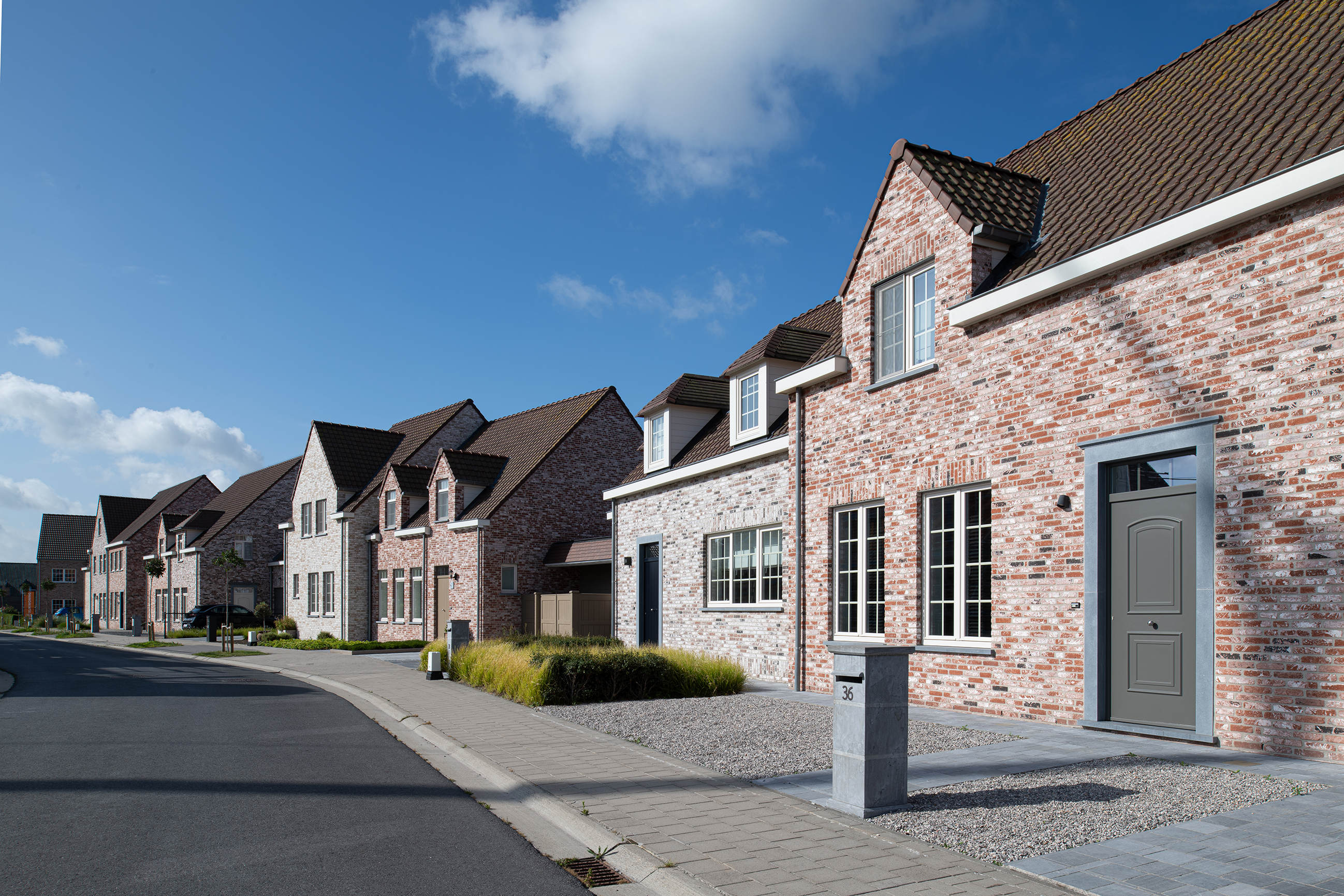 „eileen-gray“-von-rietveld-projects-ist-zeitloser-minimalismus-in-äußerst-robuster-form