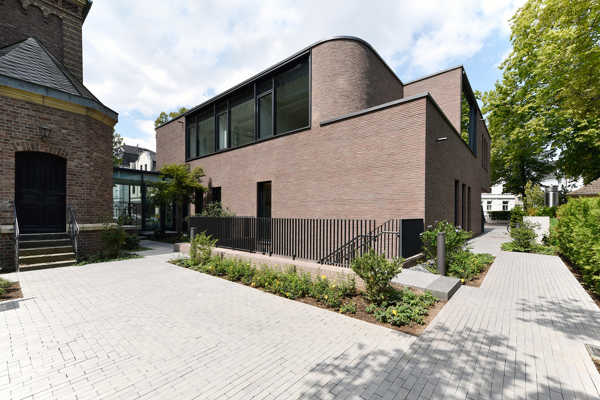 DEEN ARCHITEKTEN stellen Gemeindezentrum an der erlöserkirche in Bonn Bad Godesberg fertig