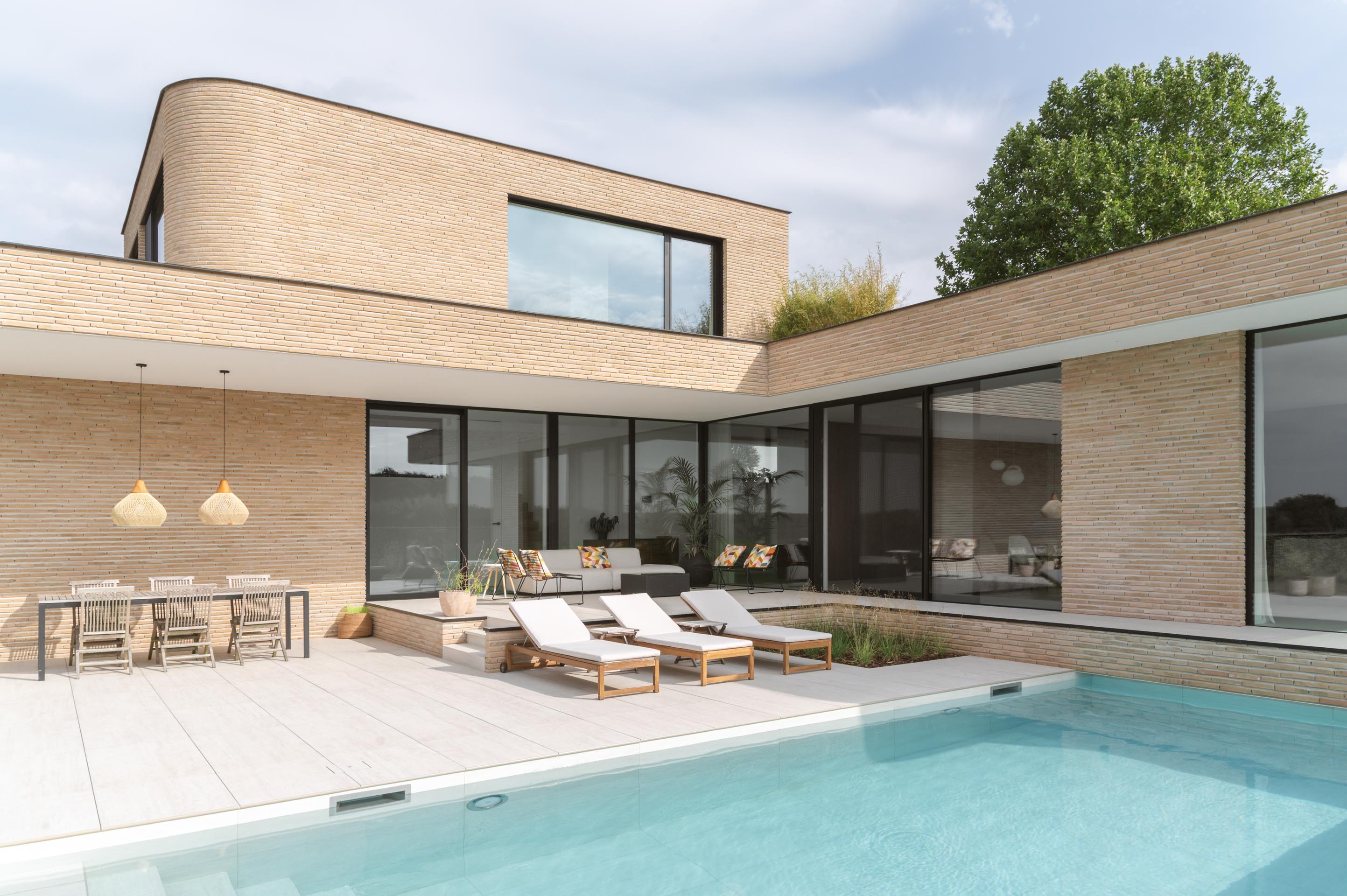 Bei dieser Architektenvilla ergänzen sich Privatsphäre und Offenheit